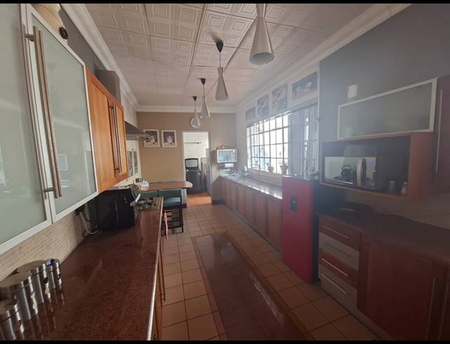 4 BEDROOM FREEHOLD FOR SALE IN ASTON MANOR